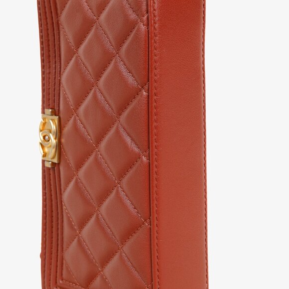 Chanel Red Grained Calfskin GHW Quilted Small Boy Clutch With Chain - Picture 4 of 13